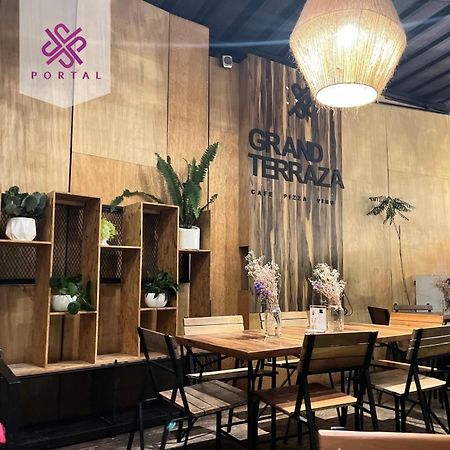 Hotel Portal & Suites Ciudad Hidalgo Ngoại thất bức ảnh